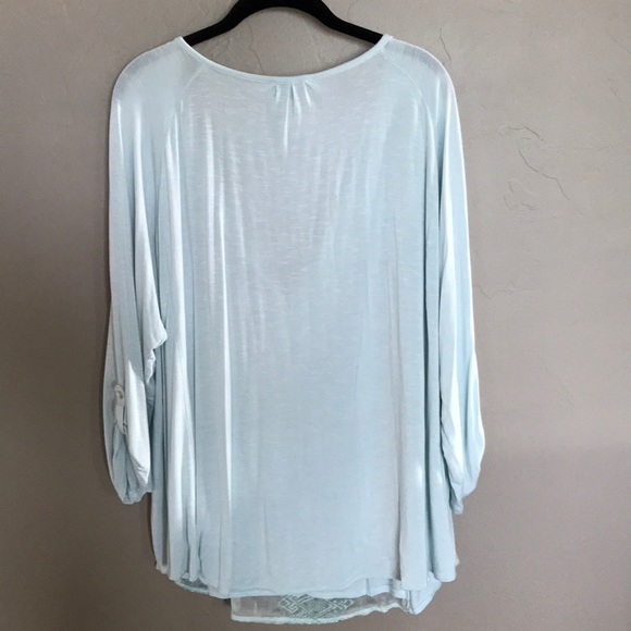 Beautiful top - Picture 6 of 6